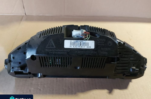 Mercedes W211 2.7d '04r licznik zegary A2115409247