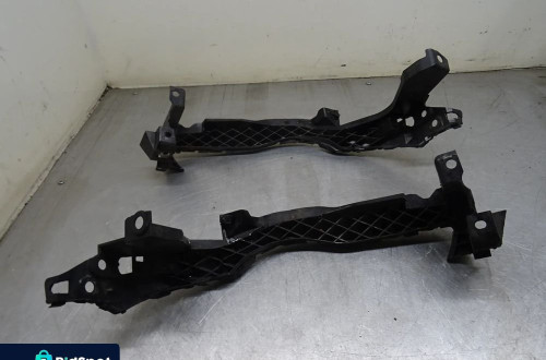 SUBARU OUTBACK III LIFT KOMBI ŚLIZG MOCOWANIE POD LAMPĘ  PRAWY PRZÓD