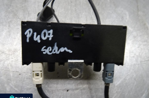 PEUGEOT 407 04-07 2.0B WZMACNIACZ ANTENY 9647837380