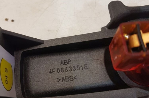 GNIAZDO ZAPALNICZKI TYŁ AUDI A6 C6 4F0863351E