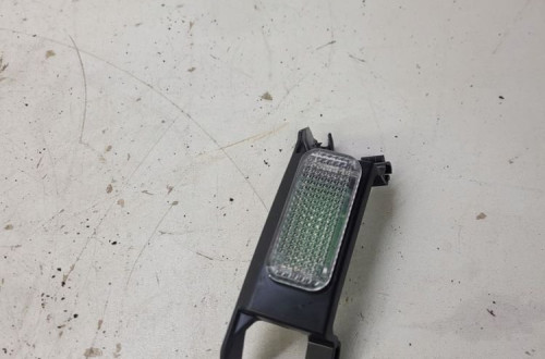 PODŚWIETLENIE LAMPKA FOTELA AUDI A4 A5 4M0881547