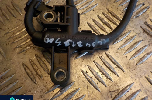 MERCEDES CLS W219 3.0D ROZDZIELACZ PALIWA PRZEWODY A6420780341