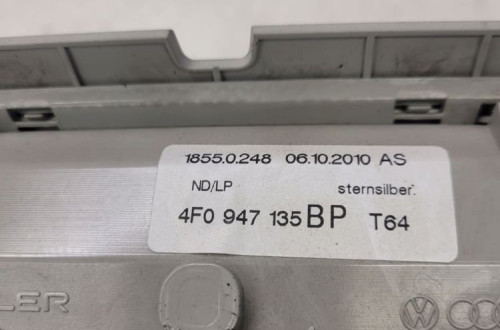 LAMPKA OŚWIETLENIE KABINY AUDI A6 C6 4F0947135BP