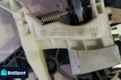 VW CADDY III 03r- KLAMKA DRZWI SUWANYCH PRAWY TYŁ 2K0843352