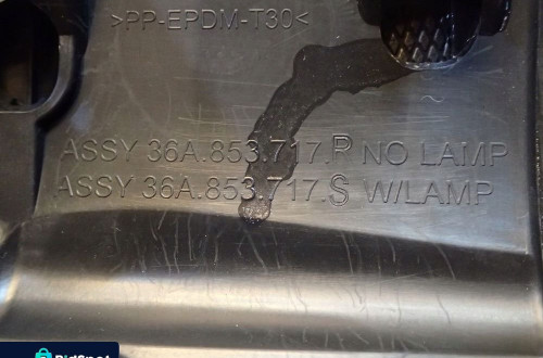 NOWA LISTWA NA BŁOTNIK LEWY PRZÓD BENTLEY BENTAYGA