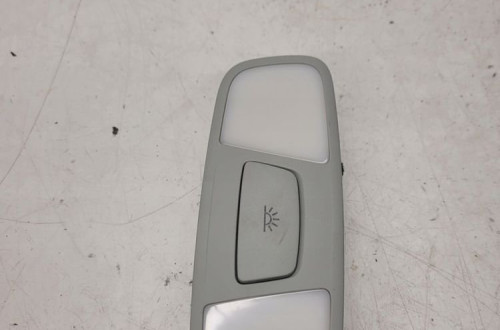 LAMPKA PODSUFITKI AUDI A3 8V 8V0947111
