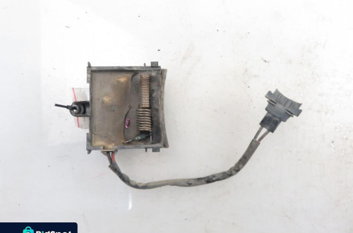 REZYSTOR WENTYLATORA OPEL VECTRA C 1.8  1379151