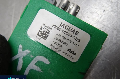 JAGUAR XF 2.7D WZMACNIACZ ANTENY 8X23-18C847-BB