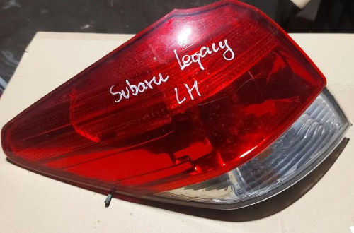 Lampa tylna lewy tył Subaru Legacy