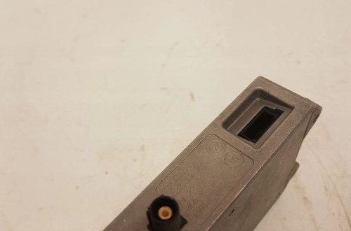 WZMACNIACZ ANTENOWY AUDI A4 A6 A5 Q5 8J0035456A