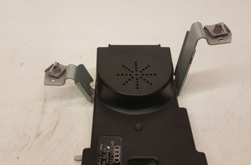 WZMACNIACZ ANTENY AUDI A3 LIFT 8P4035225D