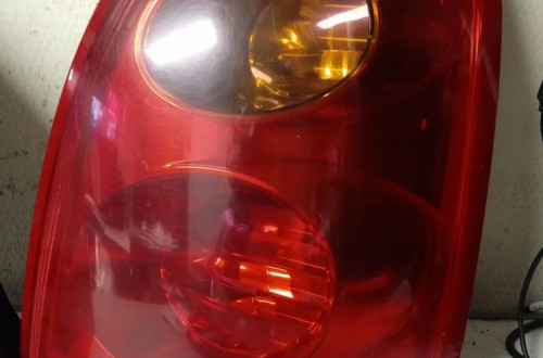 LAMPA TYLNA NISSAN PRIMERA P12 KOMBI PRAWA