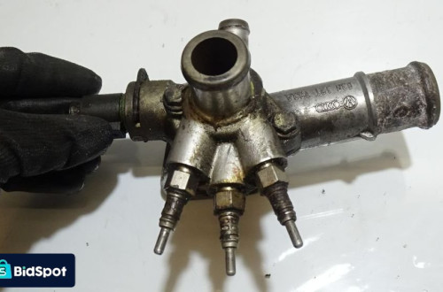 OBUDOWA TERMOSTATU VOLKSWAGEN GOLF IV 1.9 038121133A