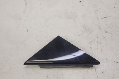 TRÓJKĄT NAKŁADKA DRZWI LEWY PRZÓ AUDI A1 8X3837637