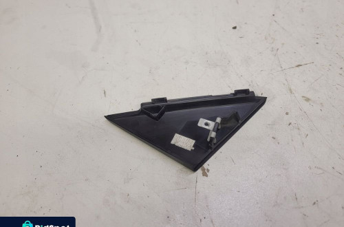 TRÓJKĄT NAKŁADKA DRZWI LEWY PRZÓ AUDI A1 8X3837637