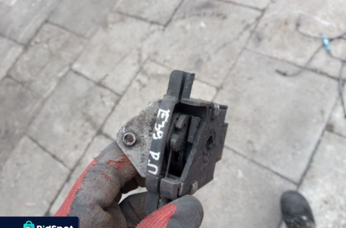 bmw e39 zamek maski przod przedni prawy linka